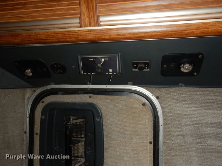 image for item DJ8196 1990 Peterbilt 379  semi truck