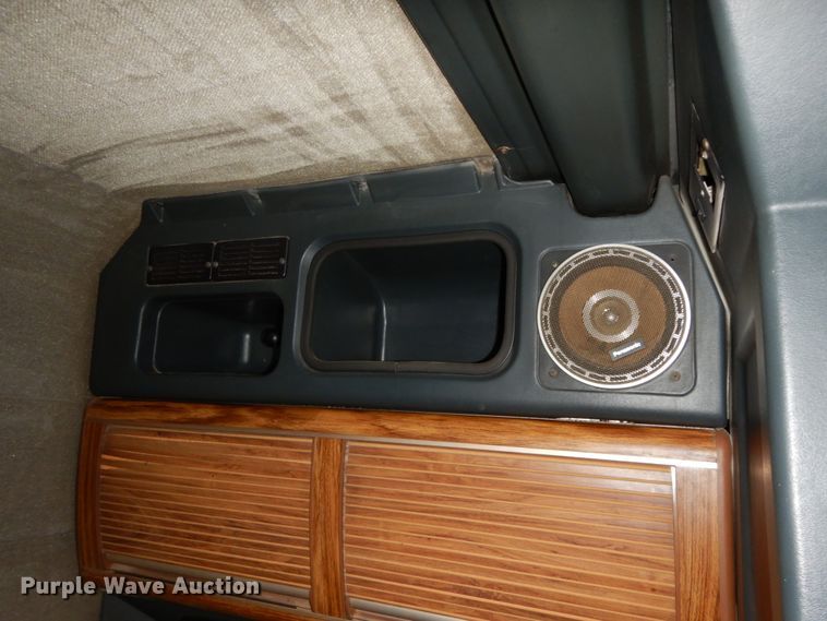 image for item DJ8196 1990 Peterbilt 379  semi truck