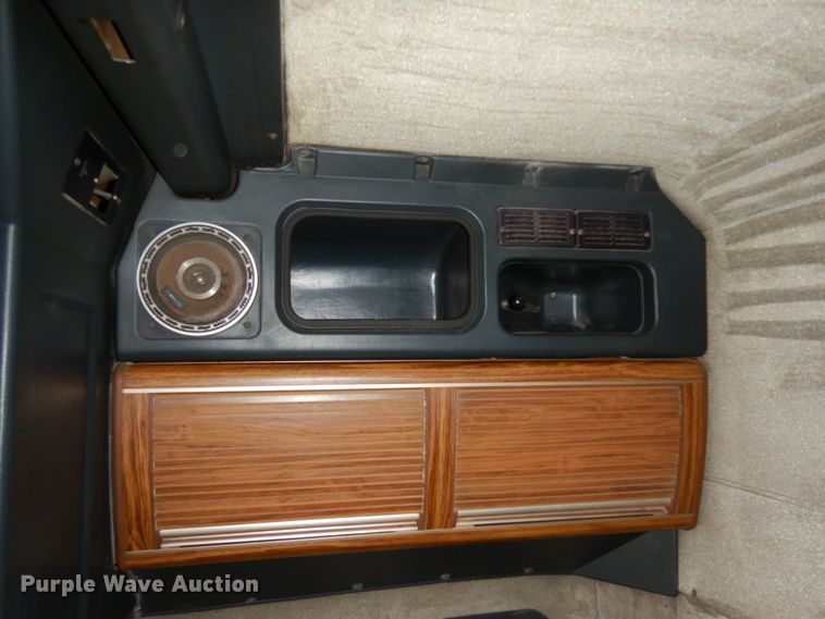 image for item DJ8196 1990 Peterbilt 379  semi truck