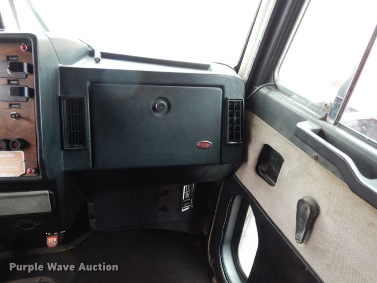 image for item DJ8196 1990 Peterbilt 379  semi truck