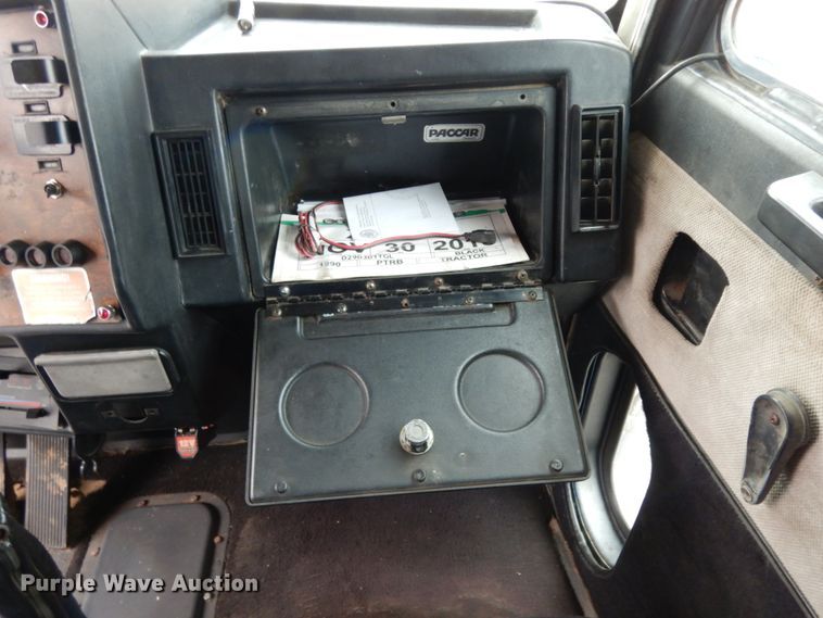 image for item DJ8196 1990 Peterbilt 379  semi truck