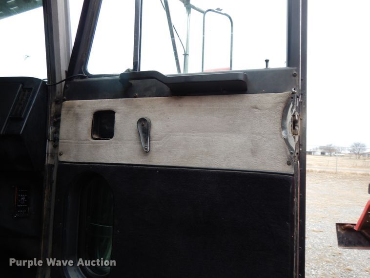 image for item DJ8196 1990 Peterbilt 379  semi truck