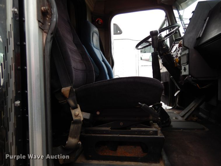 image for item DJ8196 1990 Peterbilt 379  semi truck