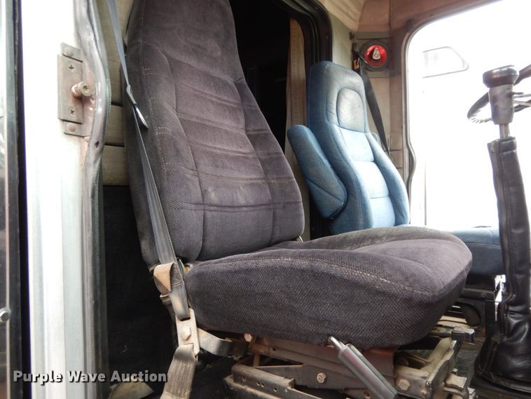 image for item DJ8196 1990 Peterbilt 379  semi truck