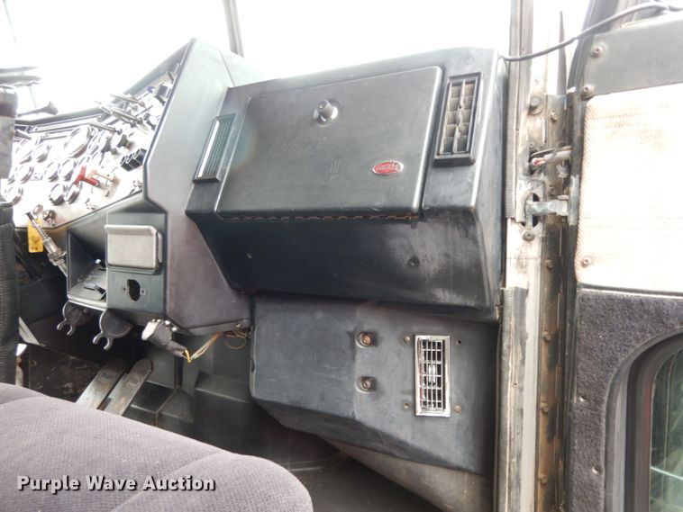 image for item DJ8196 1990 Peterbilt 379  semi truck