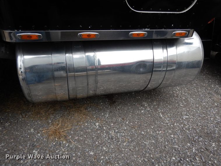 image for item DJ8196 1990 Peterbilt 379  semi truck