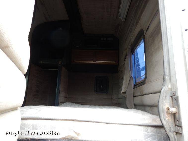 image for item DJ8196 1990 Peterbilt 379  semi truck