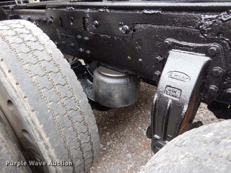 image for item DJ8196 1990 Peterbilt 379  semi truck