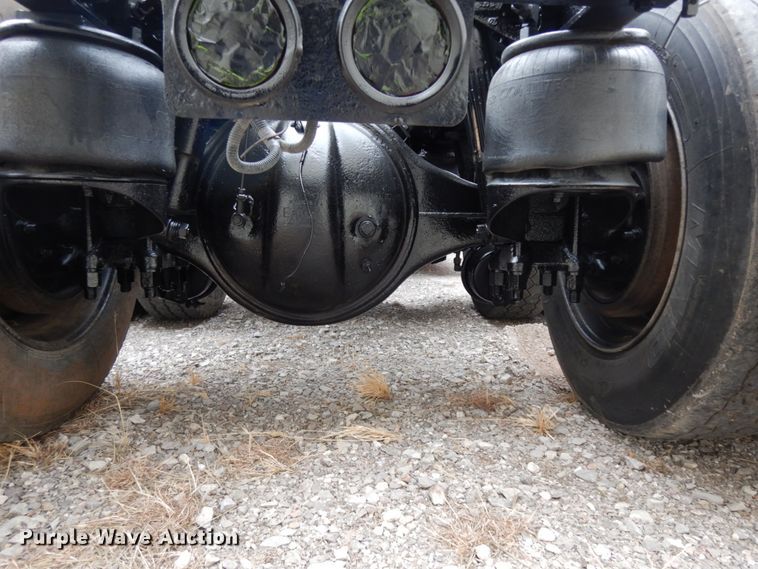 image for item DJ8196 1990 Peterbilt 379  semi truck