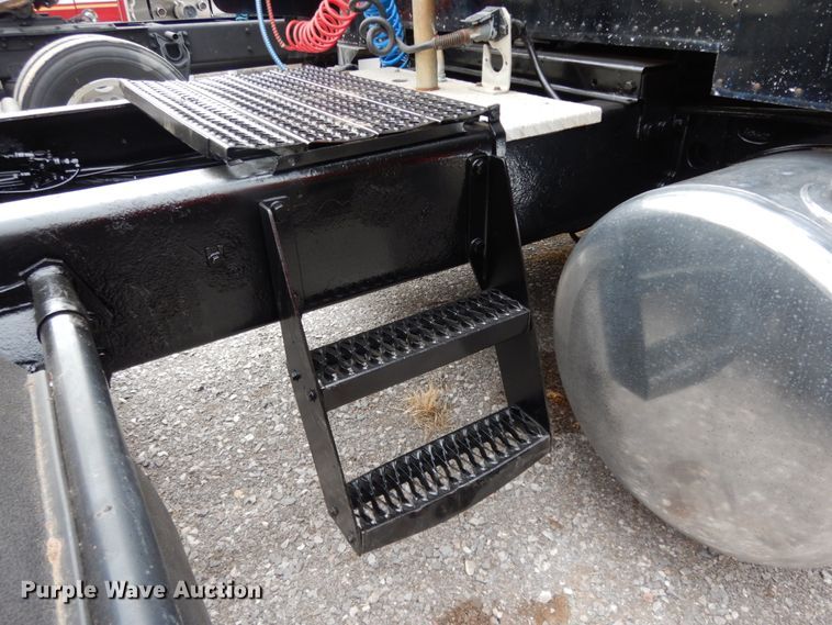 image for item DJ8196 1990 Peterbilt 379  semi truck