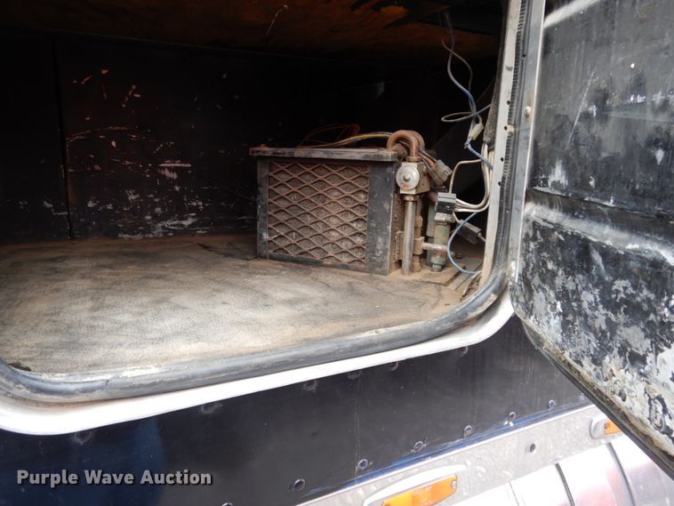 image for item DJ8196 1990 Peterbilt 379  semi truck