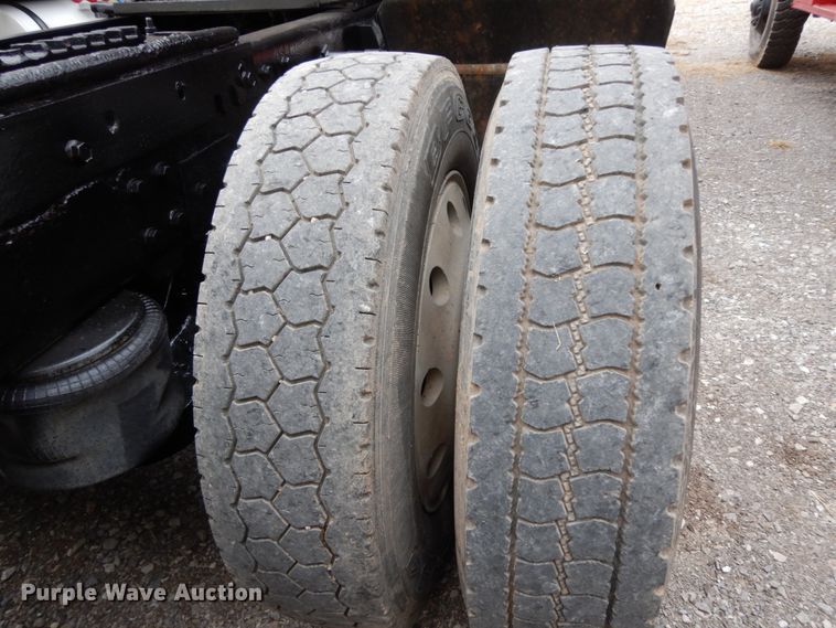 image for item DJ8196 1990 Peterbilt 379  semi truck