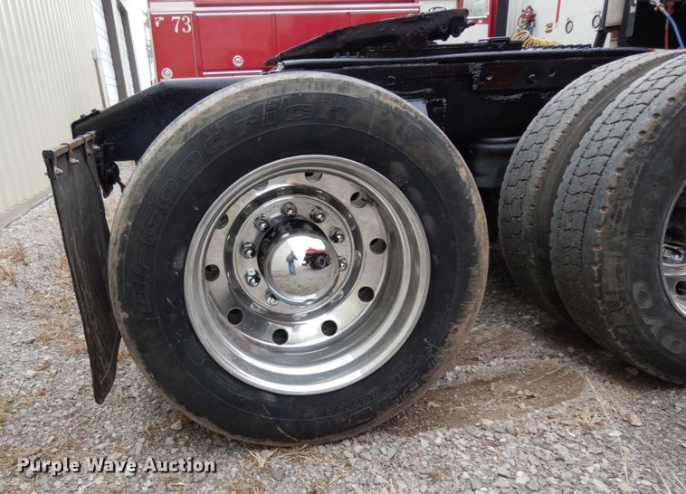 image for item DJ8196 1990 Peterbilt 379  semi truck