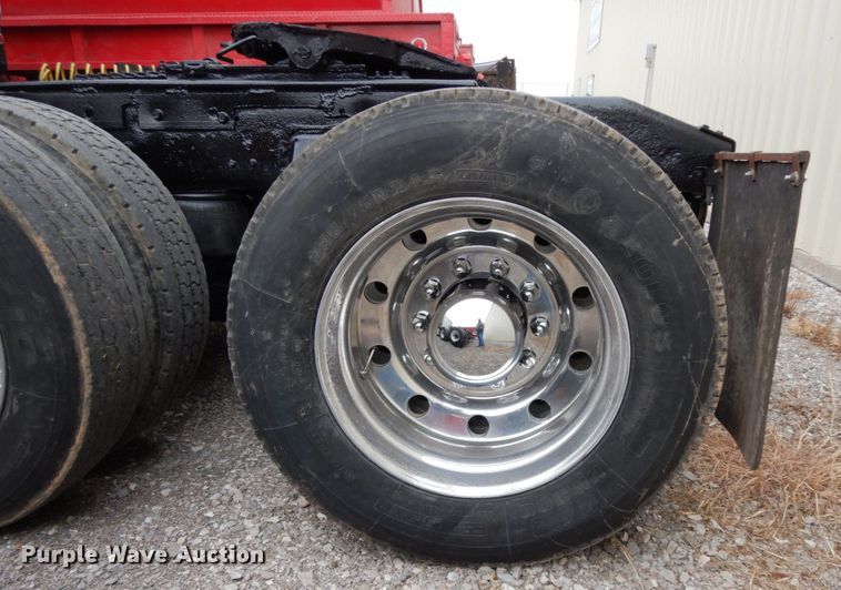 image for item DJ8196 1990 Peterbilt 379  semi truck