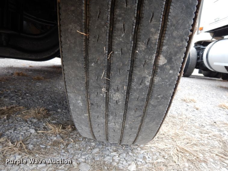 image for item DJ8196 1990 Peterbilt 379  semi truck