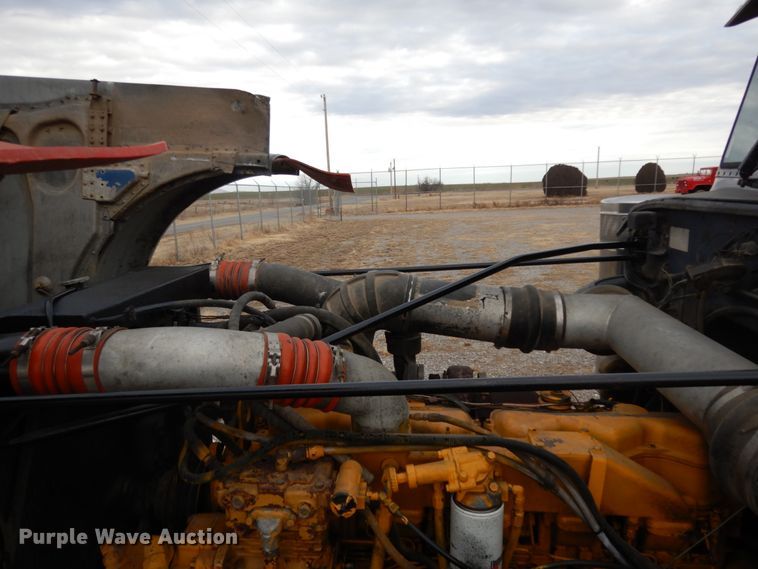 image for item DJ8196 1990 Peterbilt 379  semi truck