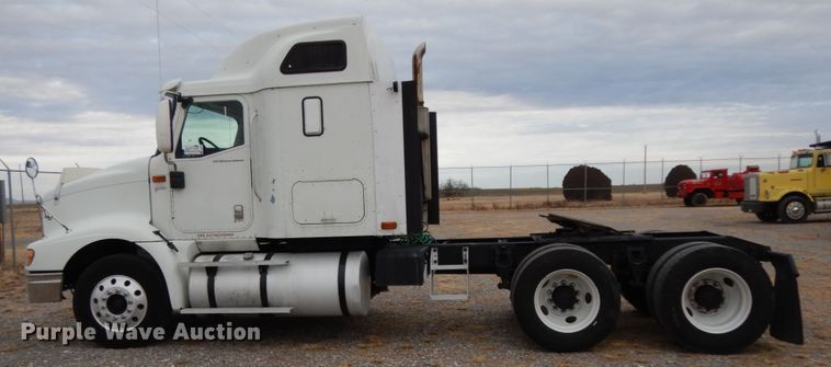 image for item DJ8197 2002 International 9200i  semi truck