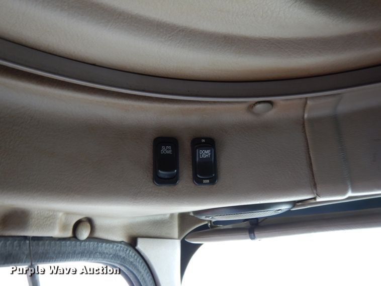 image for item DJ8197 2002 International 9200i  semi truck