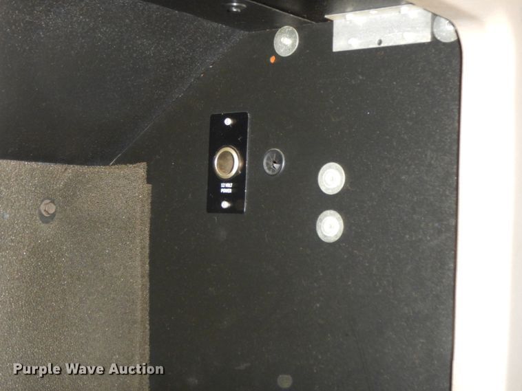 image for item DJ8197 2002 International 9200i  semi truck