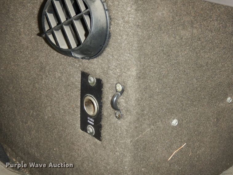 image for item DJ8197 2002 International 9200i  semi truck