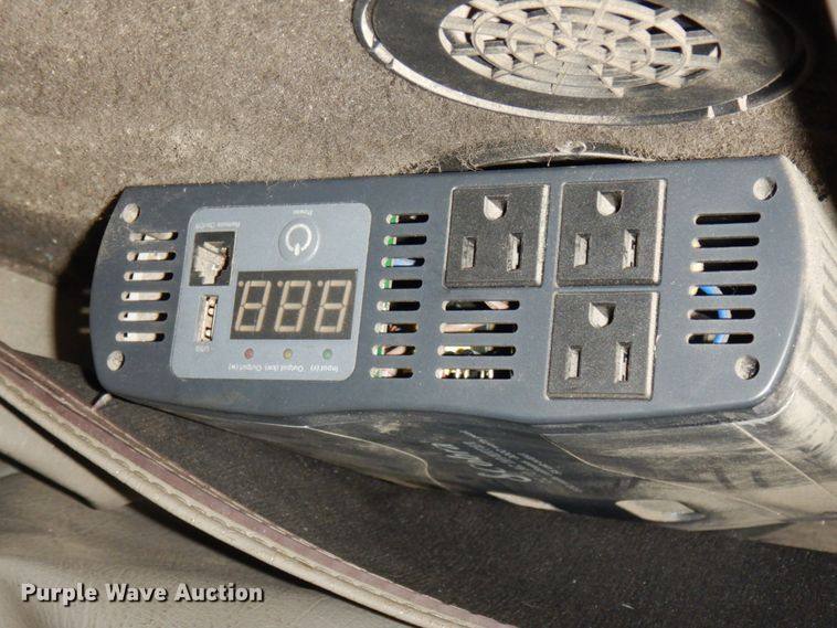 image for item DJ8197 2002 International 9200i  semi truck