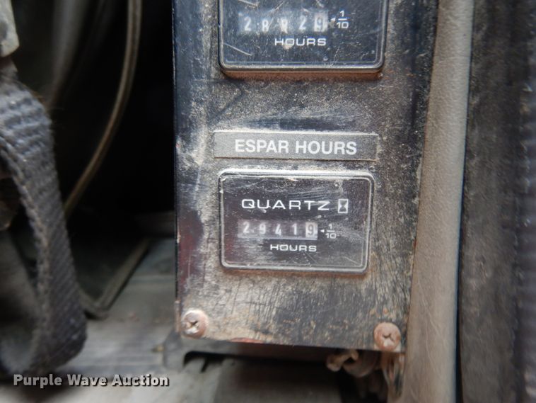 image for item DJ8197 2002 International 9200i  semi truck