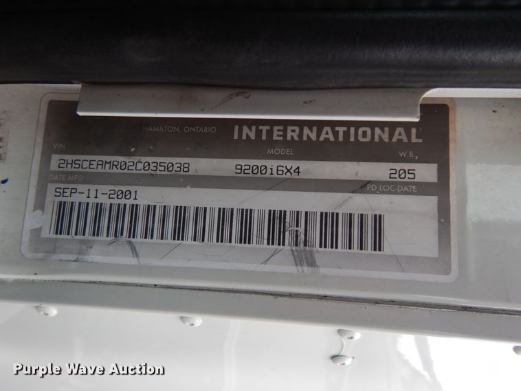 image for item DJ8197 2002 International 9200i  semi truck