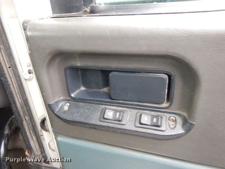 image for item DJ8197 2002 International 9200i  semi truck