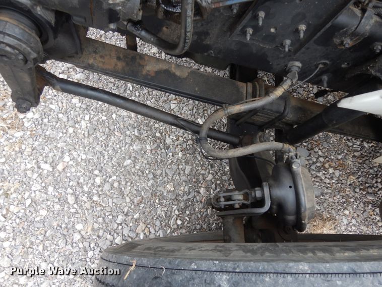 image for item DJ8197 2002 International 9200i  semi truck