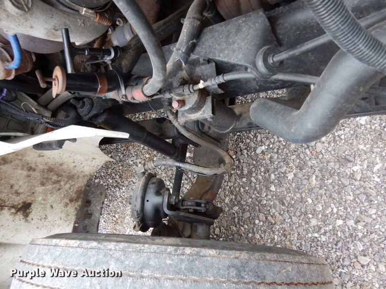 image for item DJ8197 2002 International 9200i  semi truck