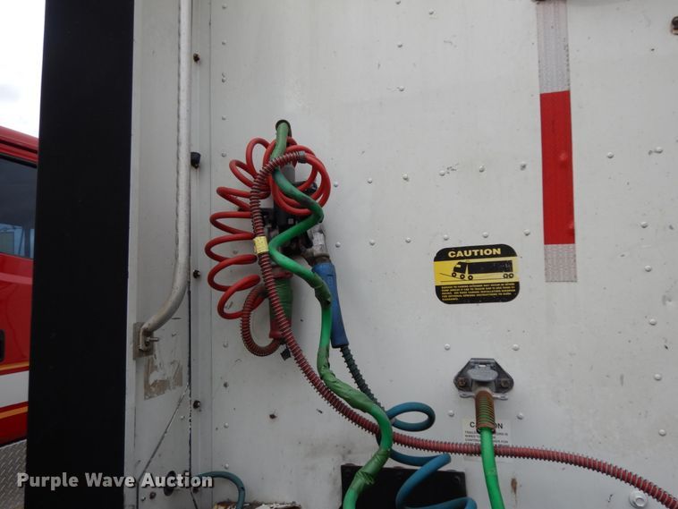 image for item DJ8197 2002 International 9200i  semi truck