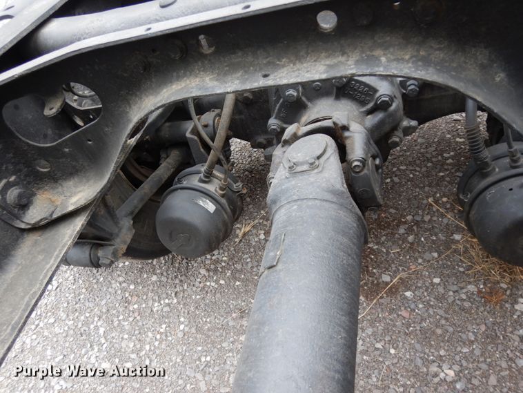 image for item DJ8197 2002 International 9200i  semi truck