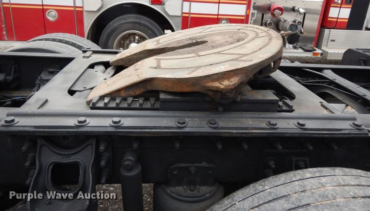 image for item DJ8197 2002 International 9200i  semi truck