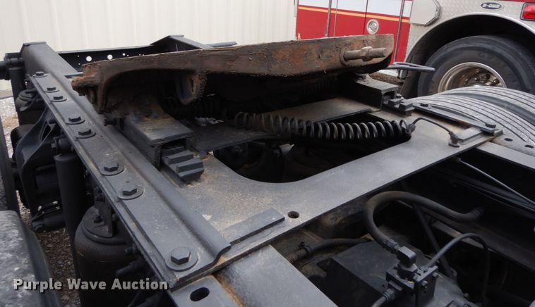 image for item DJ8197 2002 International 9200i  semi truck