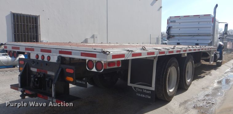 image for item DJ8617 2005 International 4400  flatbed truck