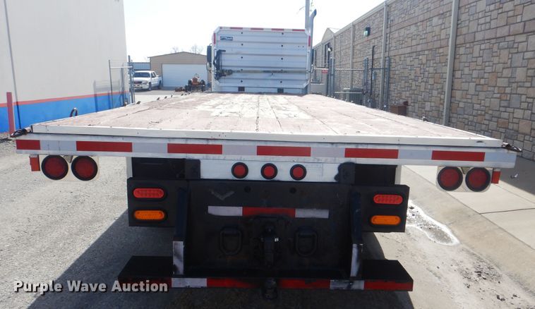 image for item DJ8617 2005 International 4400  flatbed truck