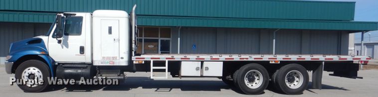 image for item DJ8617 2005 International 4400  flatbed truck