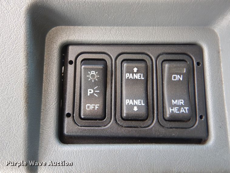 image for item DJ8617 2005 International 4400  flatbed truck