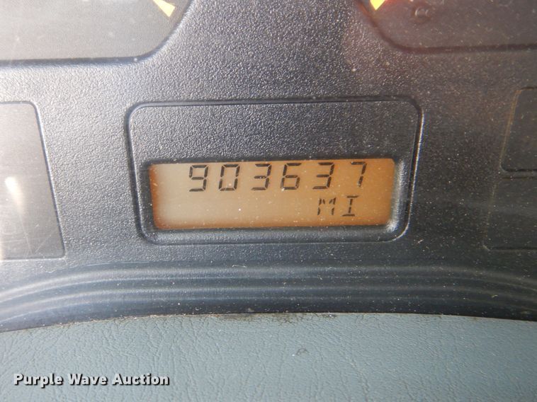 image for item DJ8617 2005 International 4400  flatbed truck