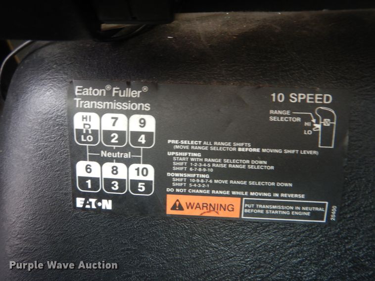 image for item DJ8617 2005 International 4400  flatbed truck