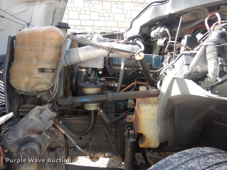 image for item DJ8617 2005 International 4400  flatbed truck