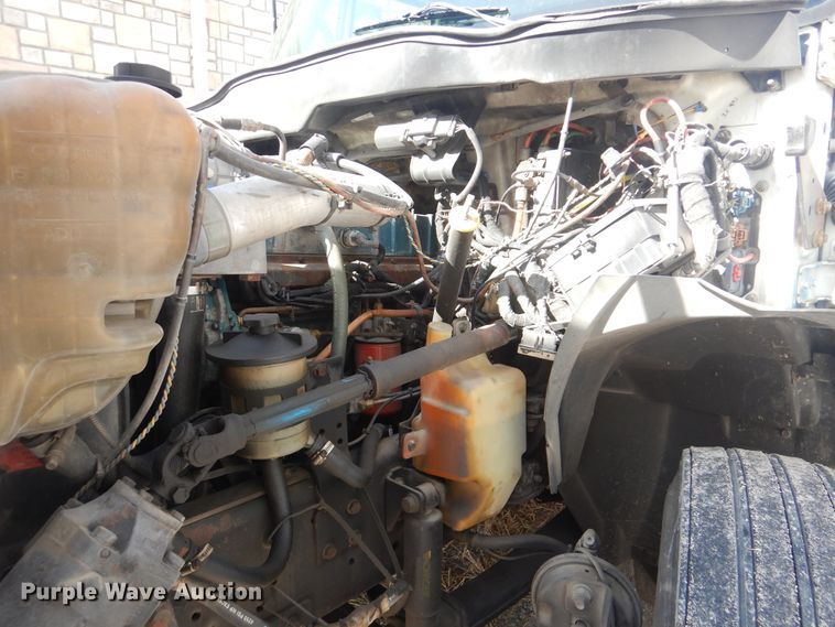 image for item DJ8617 2005 International 4400  flatbed truck