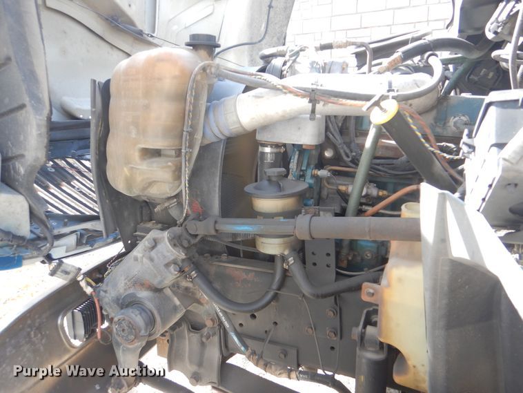 image for item DJ8617 2005 International 4400  flatbed truck