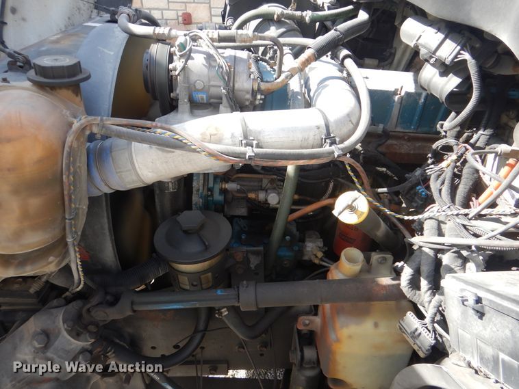 image for item DJ8617 2005 International 4400  flatbed truck