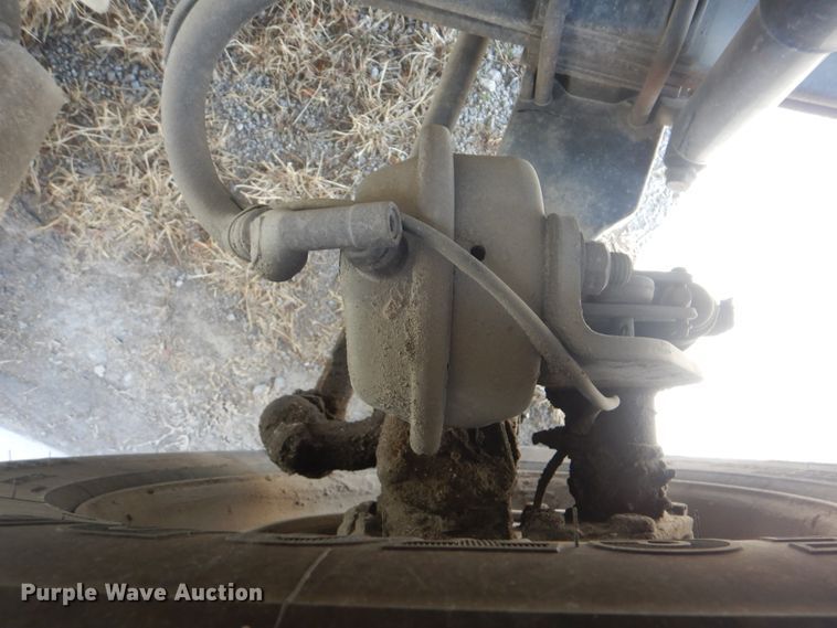 image for item DJ8617 2005 International 4400  flatbed truck