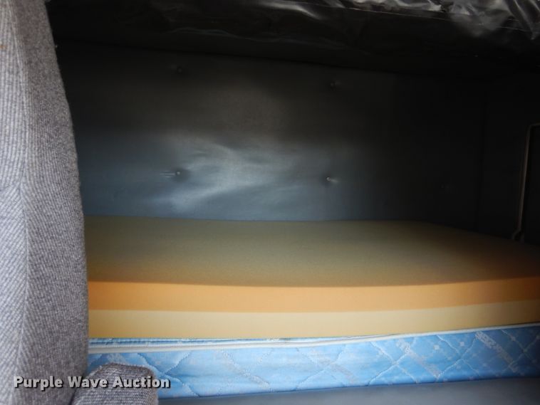 image for item DJ8617 2005 International 4400  flatbed truck