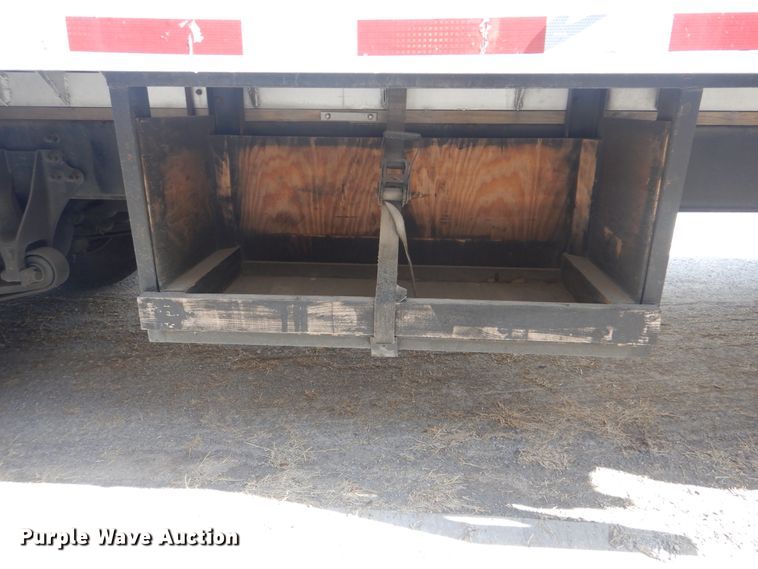 image for item DJ8617 2005 International 4400  flatbed truck