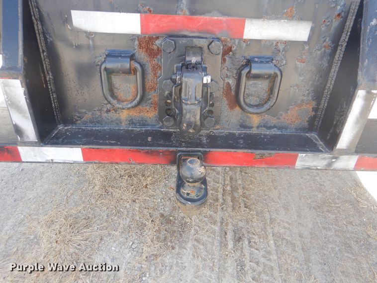 image for item DJ8617 2005 International 4400  flatbed truck