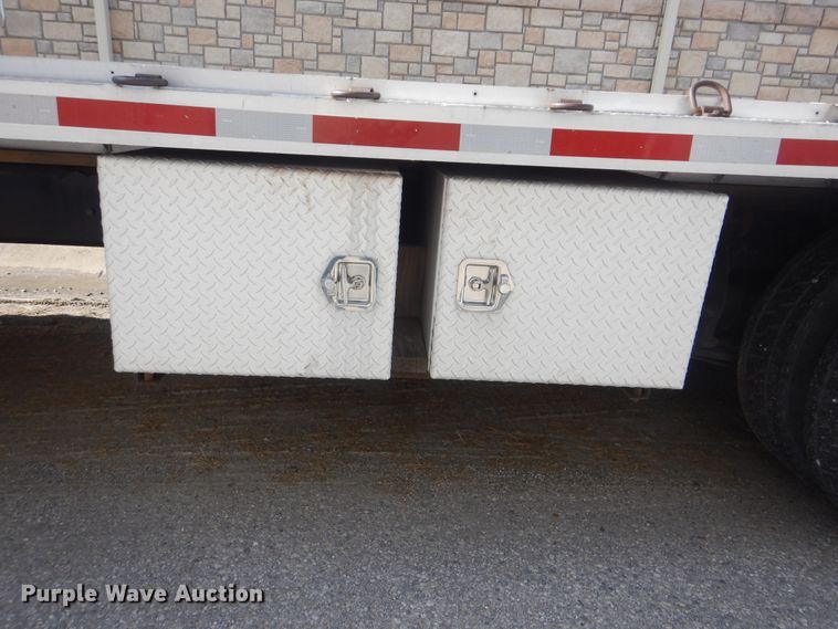 image for item DJ8617 2005 International 4400  flatbed truck