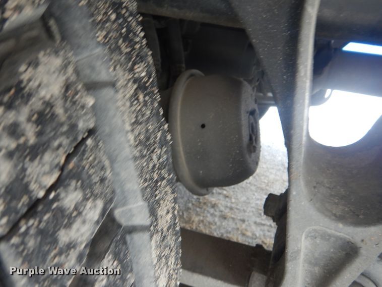 image for item DJ8617 2005 International 4400  flatbed truck